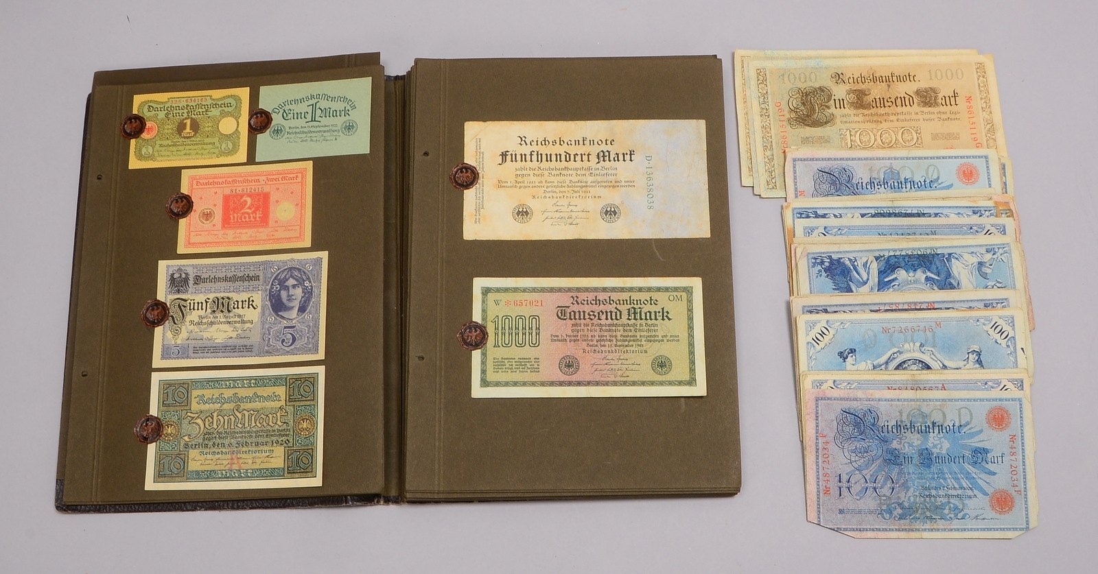 Notgeld-Konvolut: Album 1914 - 1924; anbei 4x Scheine 1.000 RM'/über 50x '100 RM'