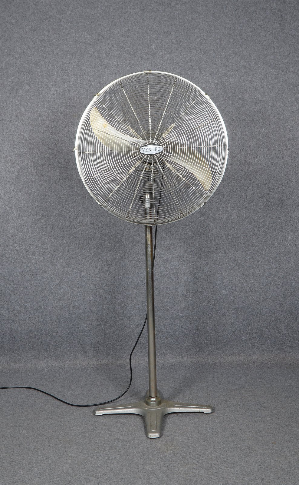 Gr. Standventilator, Ventec, 220 V/220 W; Kopf ca. Ø 70 cm, Höhe ca. 170 cm