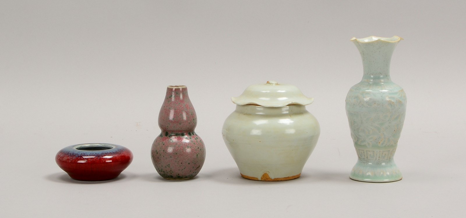 4 Porz.-Tischvasen, untersch. Ausf., 1x im Boden gemarkt; Höhe 3,5 cm - Höhe 15 cm
