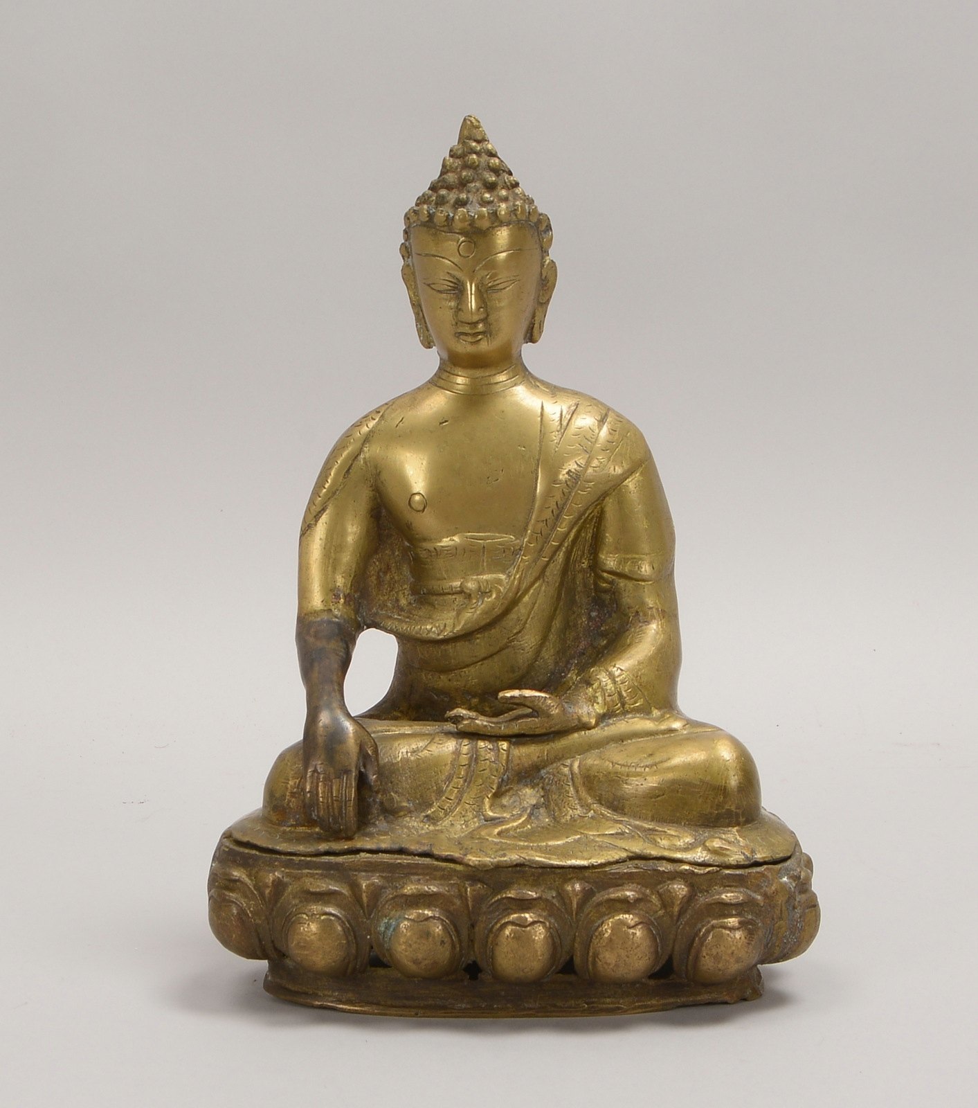 Bronzeskulptur (Indien), 'Sitzender Buddha', Hohlguss-Figur; Höhe 25,5 cm