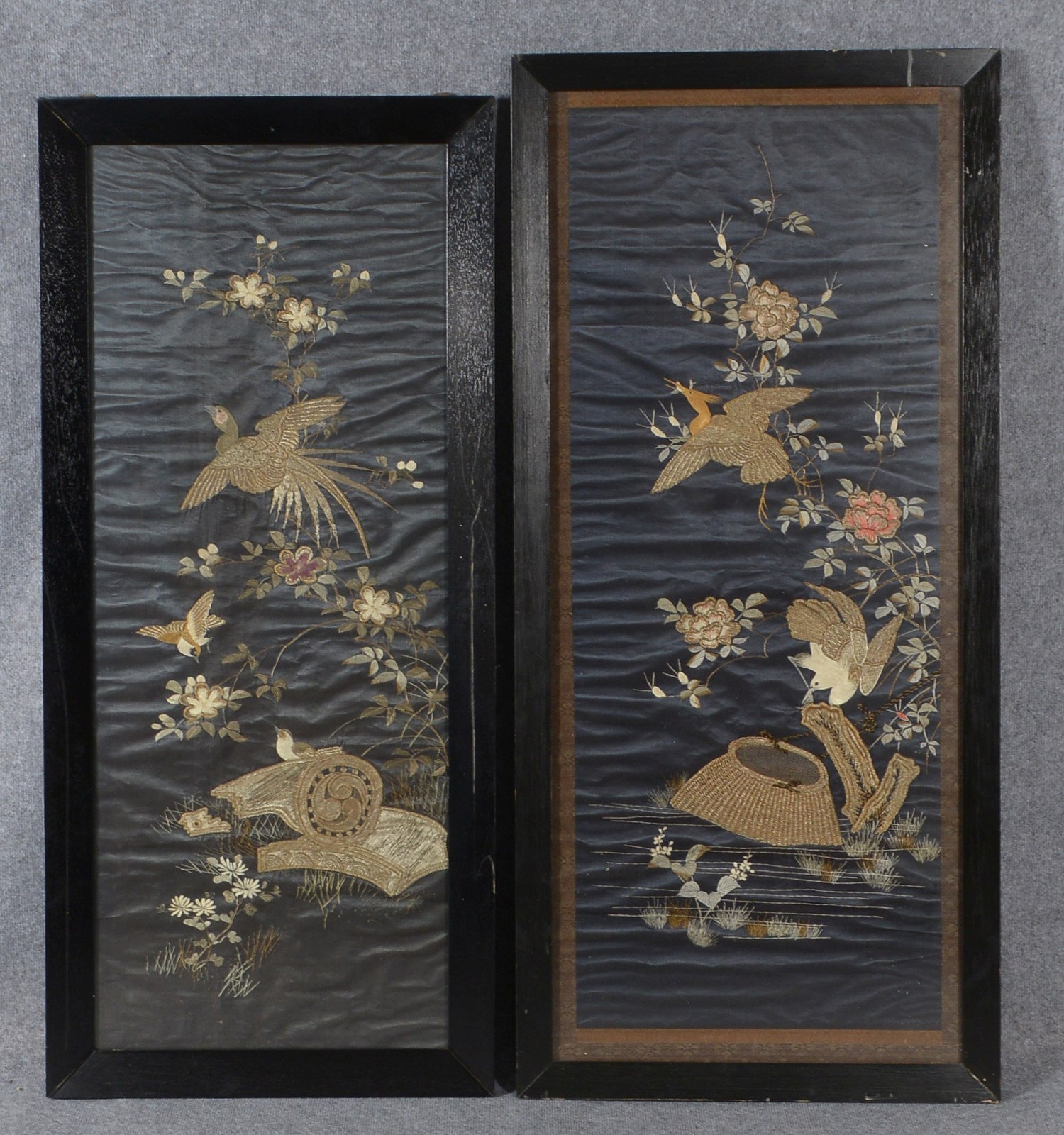 2 große Seidenstickereien, 'Vögel in Landschaft', hinter Glas gerahmt
