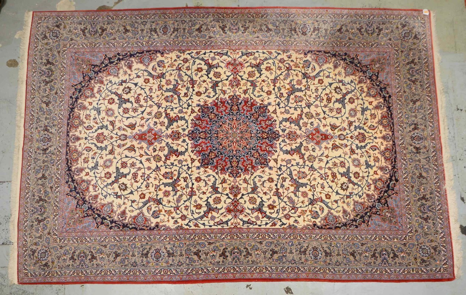 Isfahan, Schurwolle auf Seide, feine Kn., ca. 650.000 Kn./qm, hellgrundig, guter gepfl. Zust.