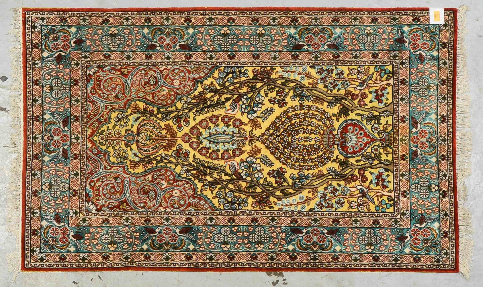Seidenteppich, mittelfeine Kn., partiell unterlegt/mittig und Shirazi, mit Goldbroschur