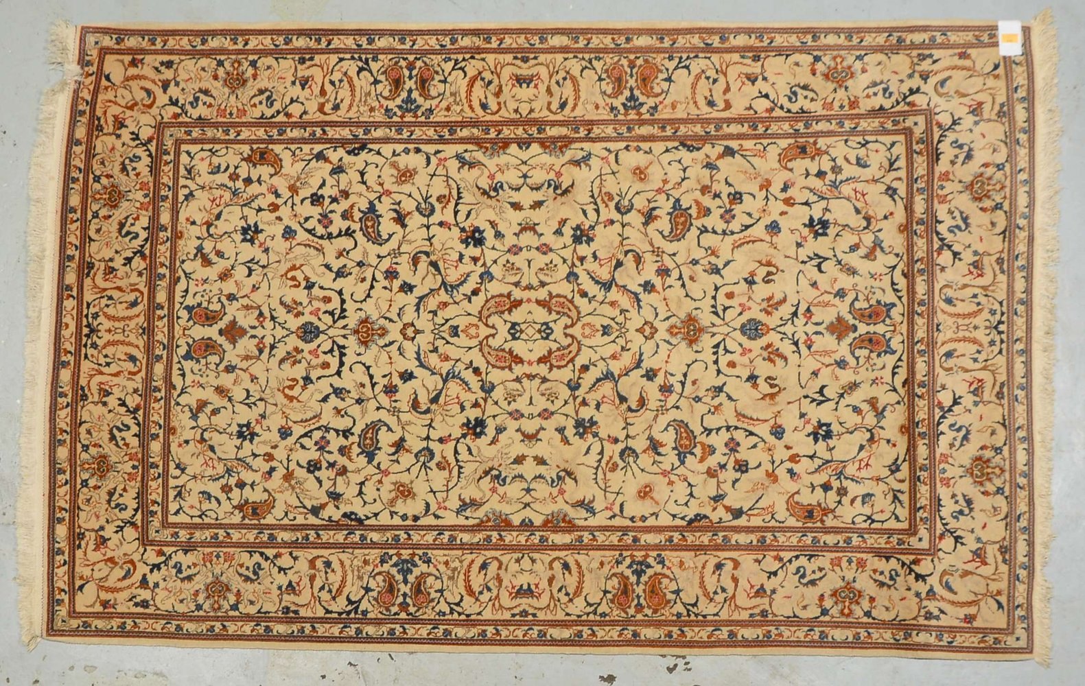 Keshan, mittelfeine Kn., hellgrundig, kompl., guter gleichm. Flor; Maße 220 x 144 cm