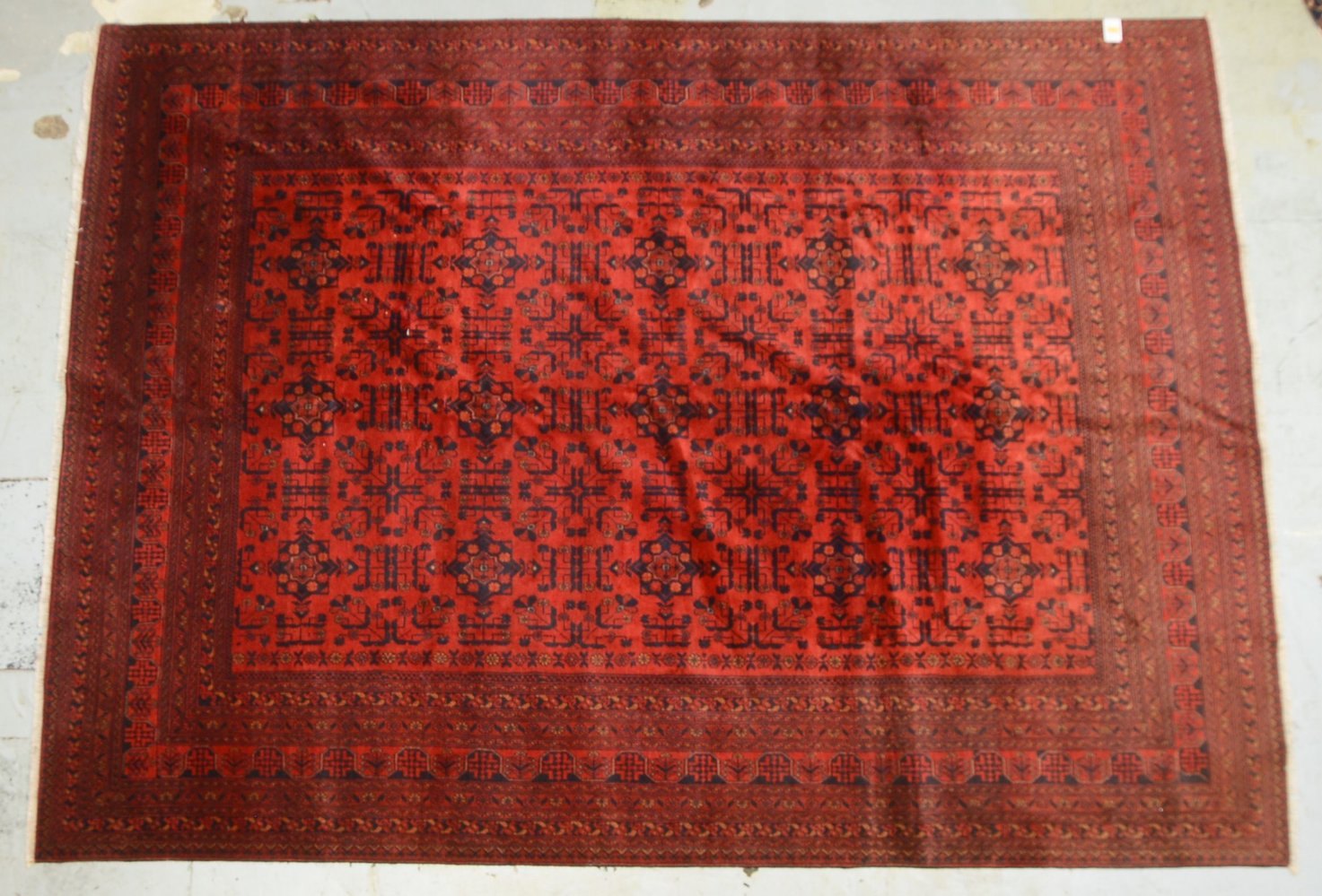 Afghan. Orientteppich, mittelf. bis feine Kn., Flor in gutem Zustand; Maße 347 x 252 cm