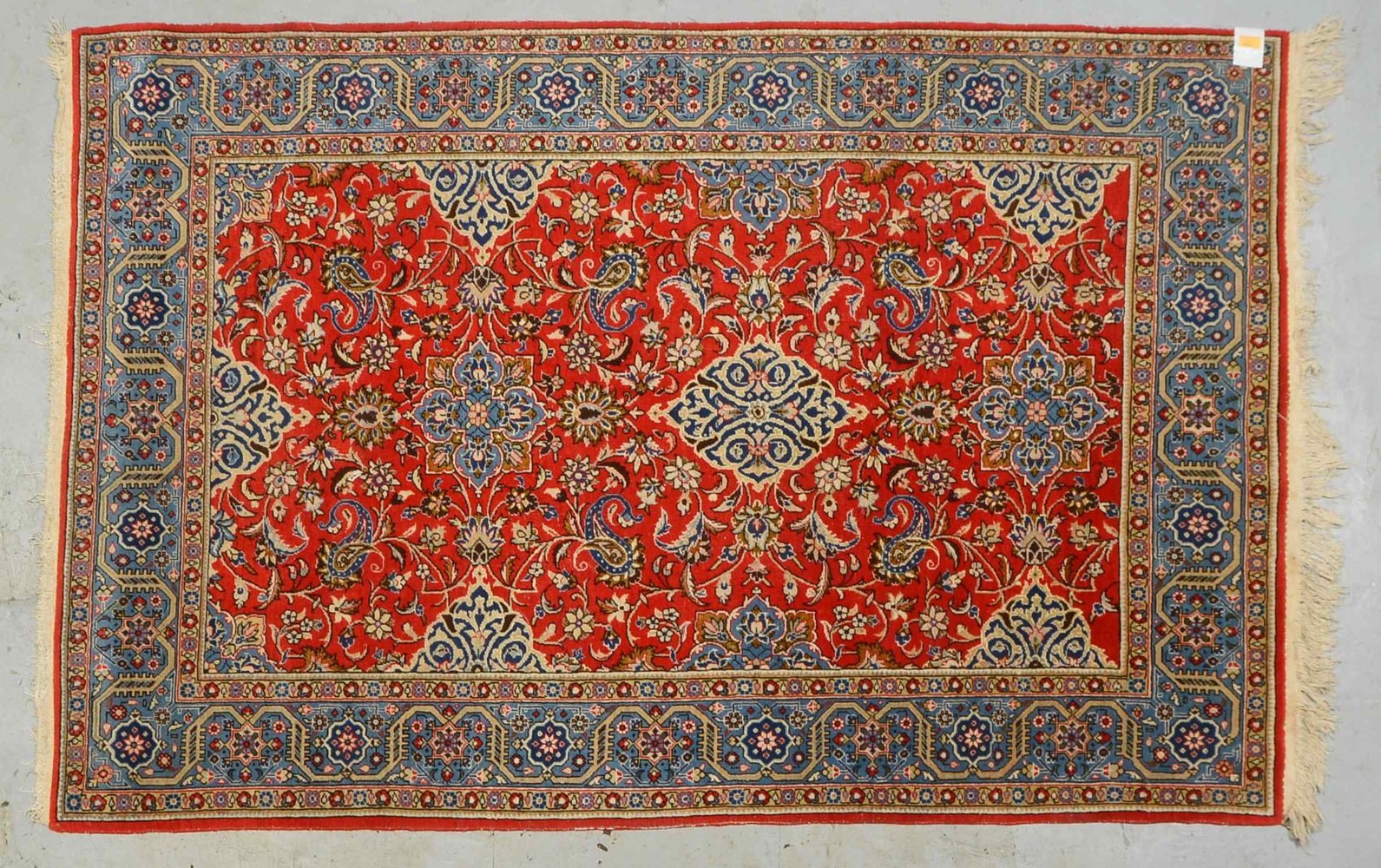 Ghom, mit kl. Seidenanteilen, mittelfeine Knüpfung; Maße 212 x 140 cm (kl. Gebrauchssp.)