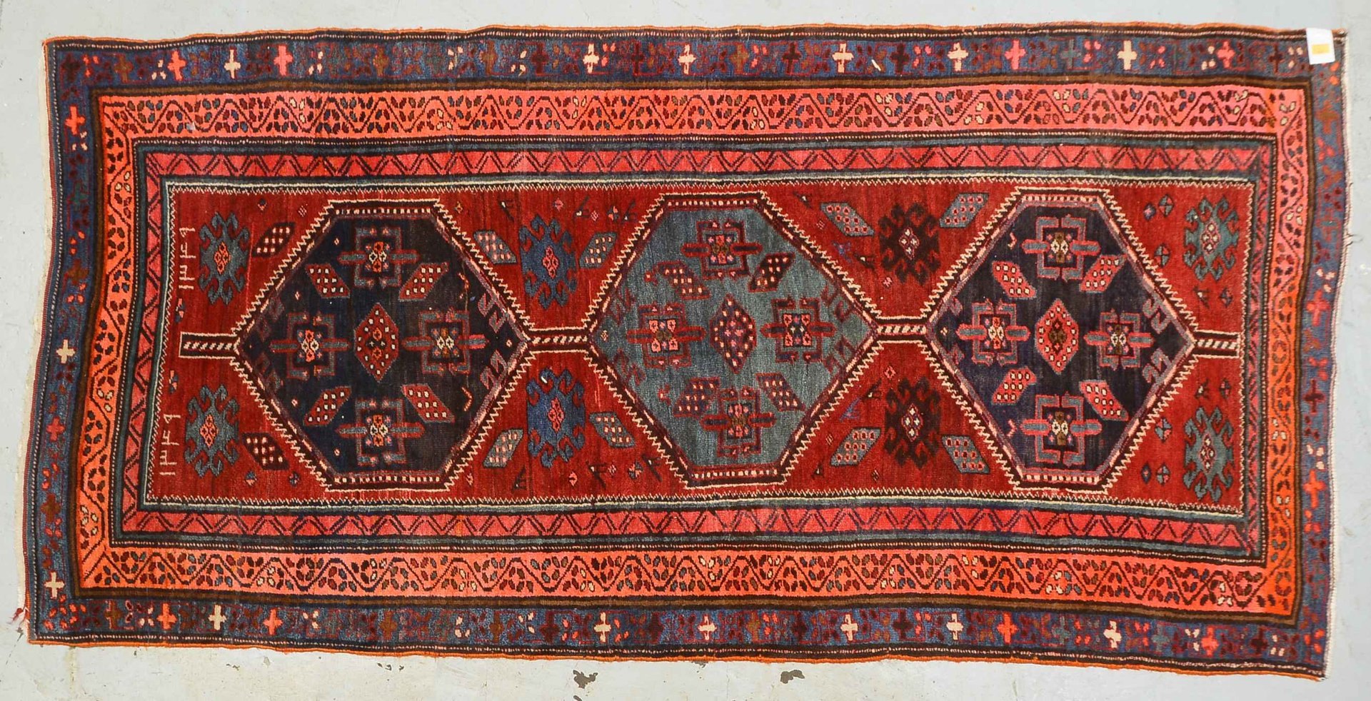 Orientteppich, Flor in insges. gutem Zustand, datiert - gut erhalten; Maße 265 x 133 cm
