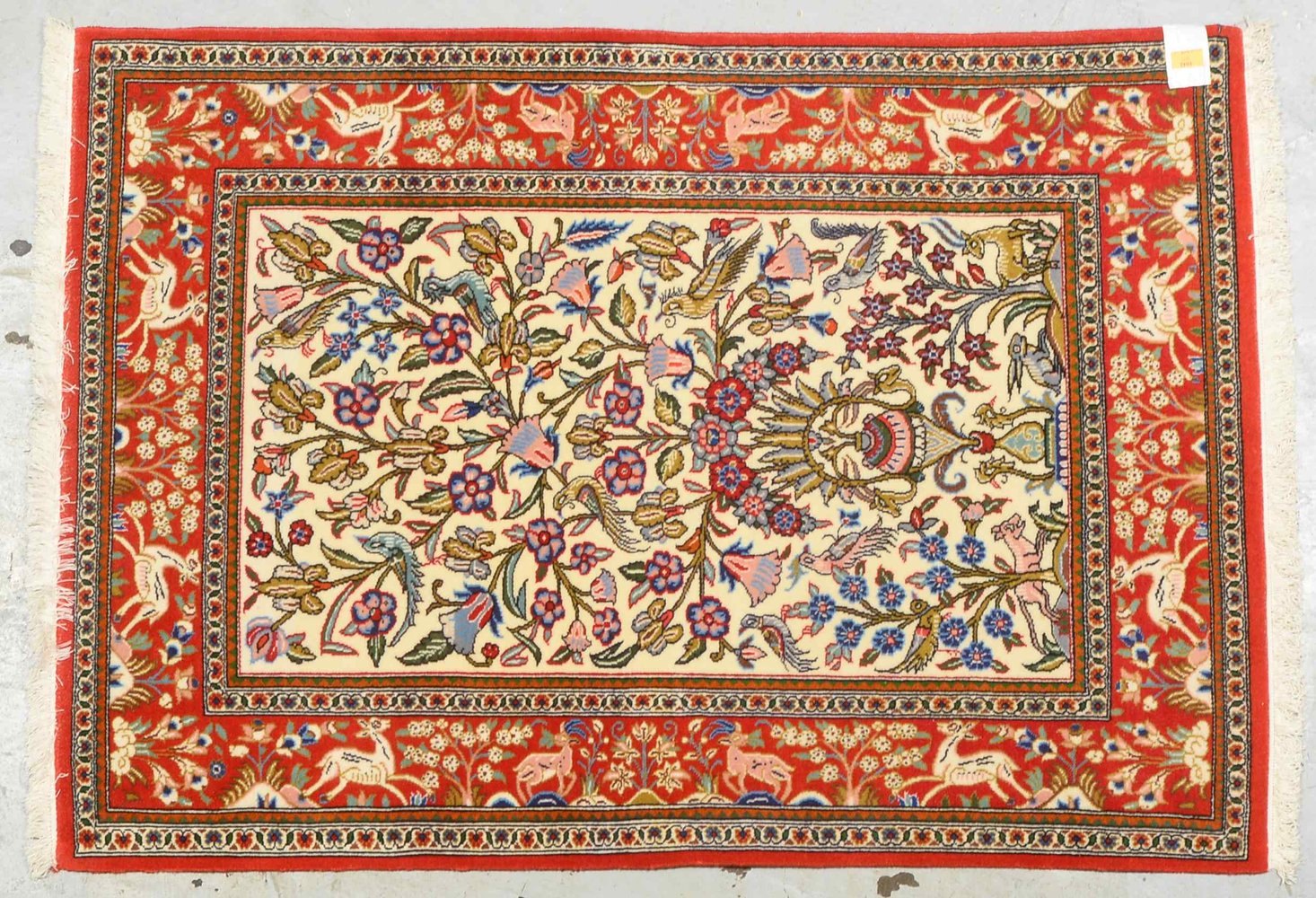 Orientteppich, mittelfeine Kn., hellgrundig, florale und Tiermotive, sehr guter Zust.