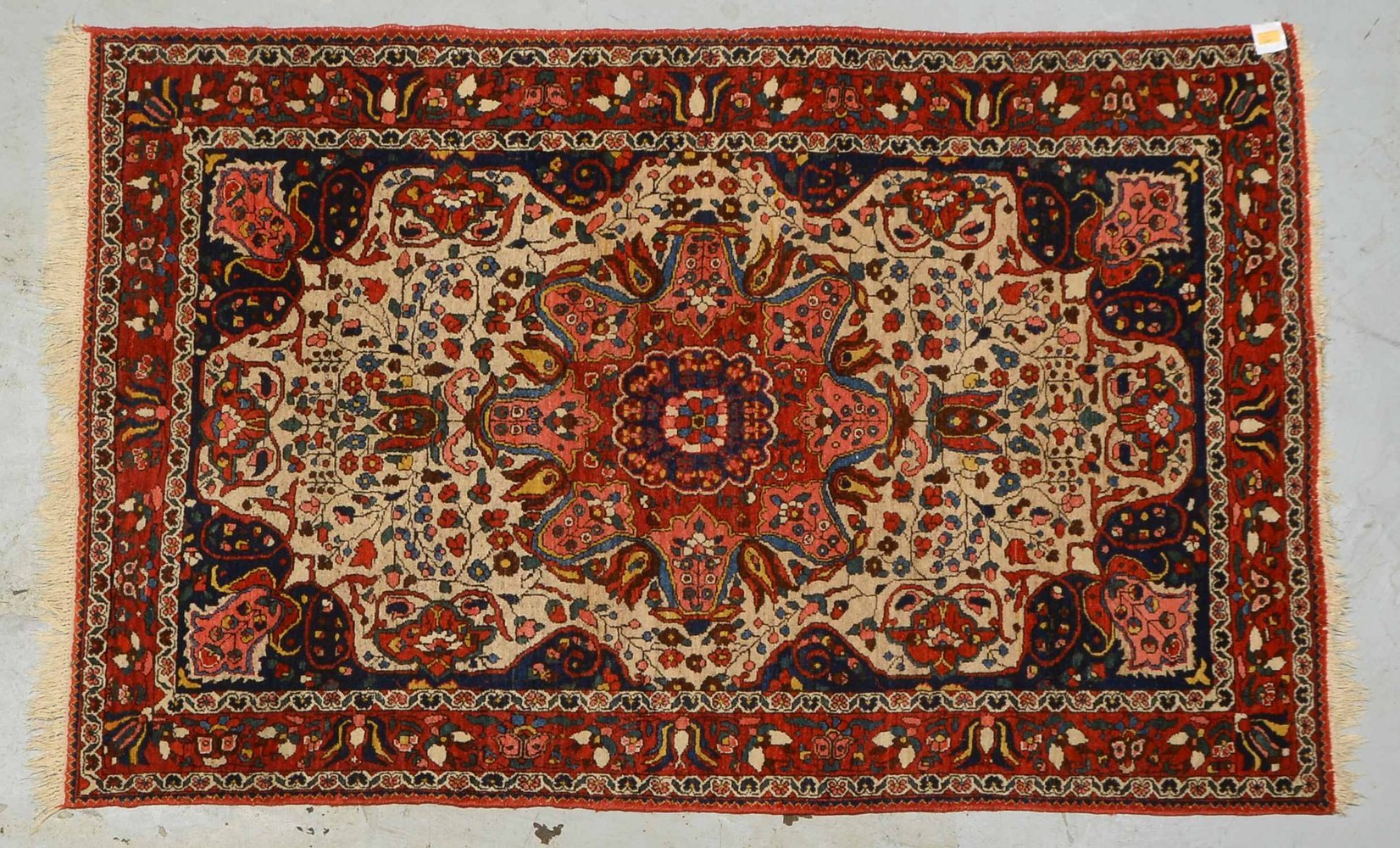 Bakhtiari, feste Knüpfung, Flor in gutem Zustand; Maße 209 x 134 cm