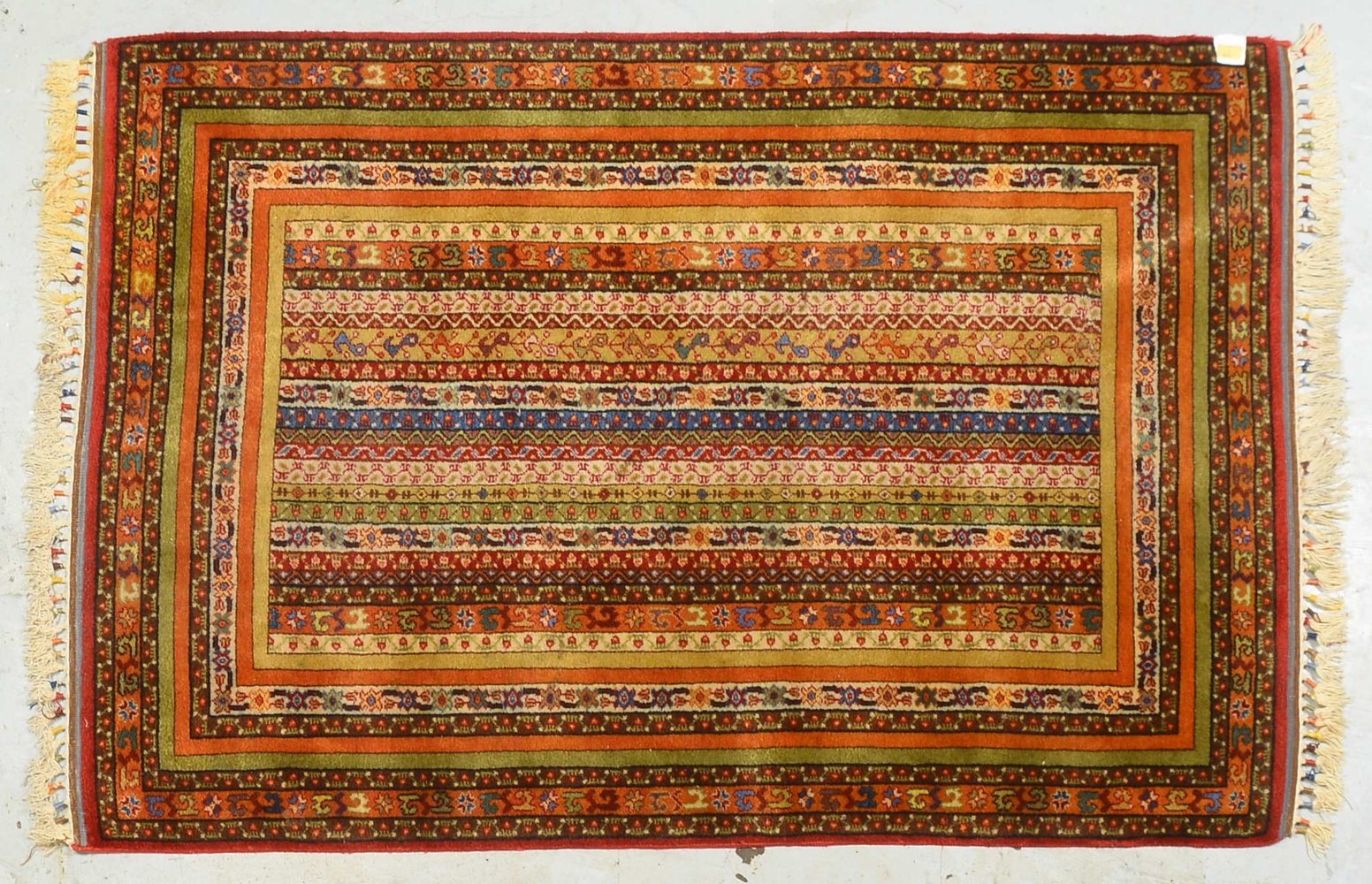 Sal, mittelfeine Kn., mit Streifenmuster, hochflorig - guter Zust.; Maße 180 x 124 cm