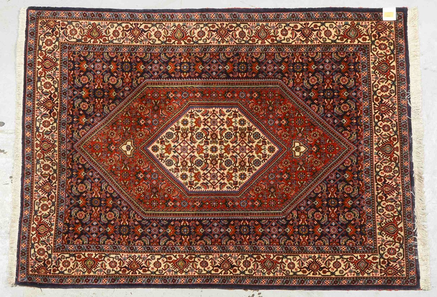 Bidjar, mittelfeine bis feine Kn., hoher dichter Flor - guter Zust.; Maße 155 x 111 cm