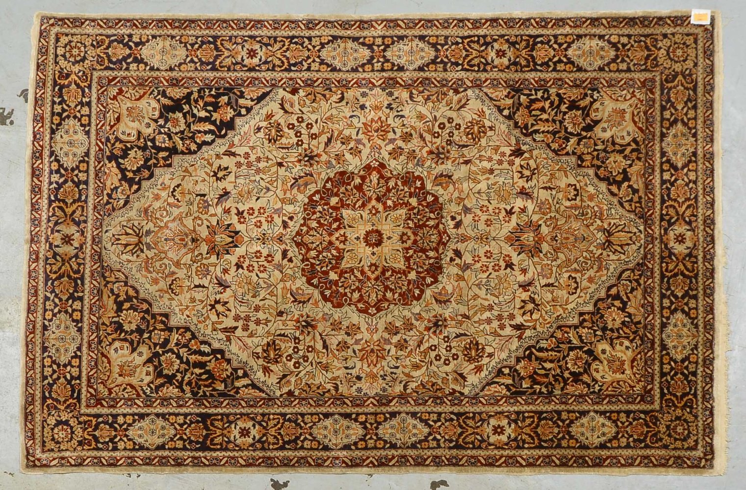 Seidenbrücke, Seide auf Seide, feine Kn., hellgrundig, insges. guter Zust.; Maße 183 x 121 cm