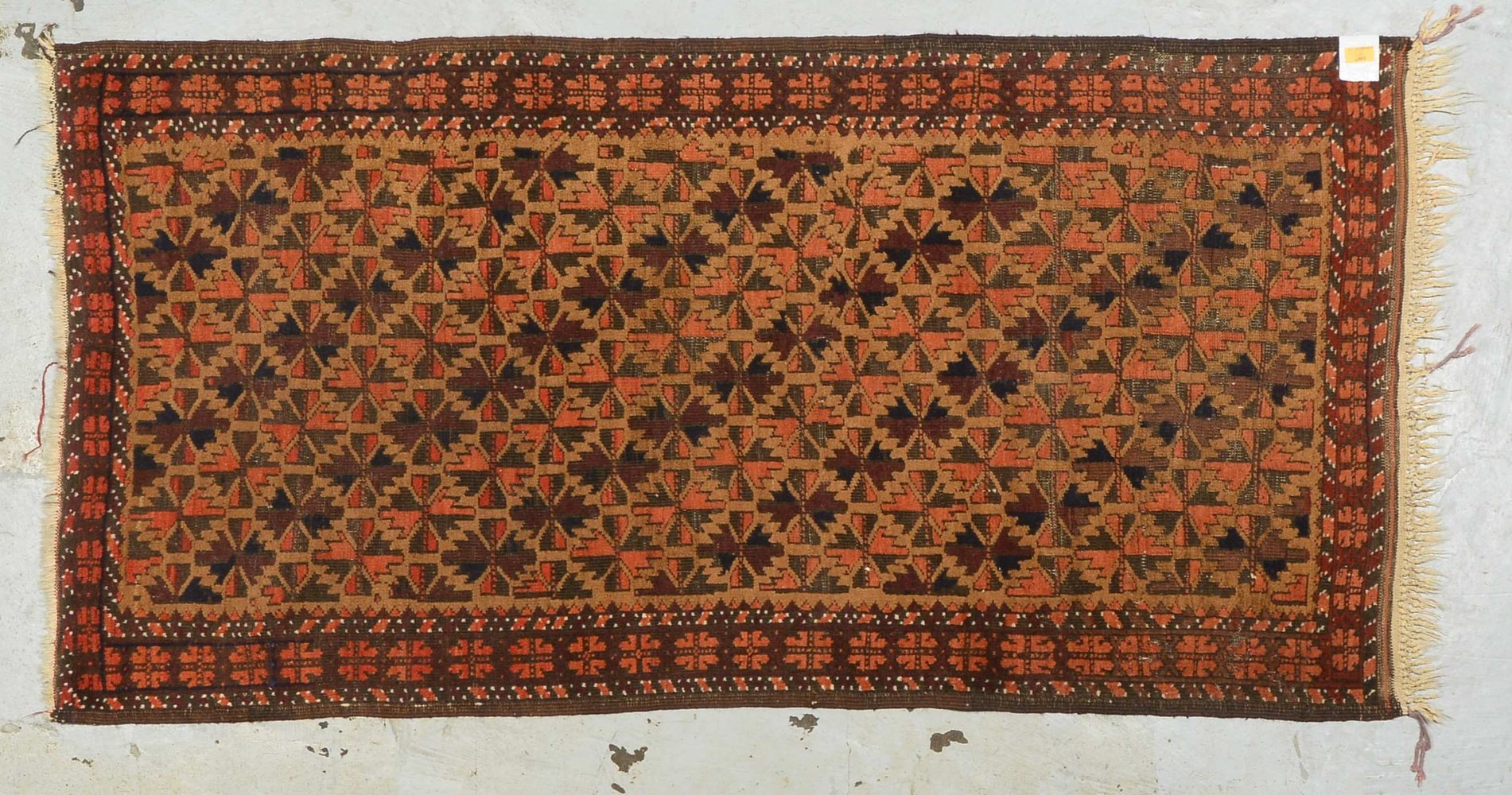 Turkmen. Teppich, antik, mittelfeine bis feine Kn.; Maße 173 x 89 cm (mit Gebrauchssp.)