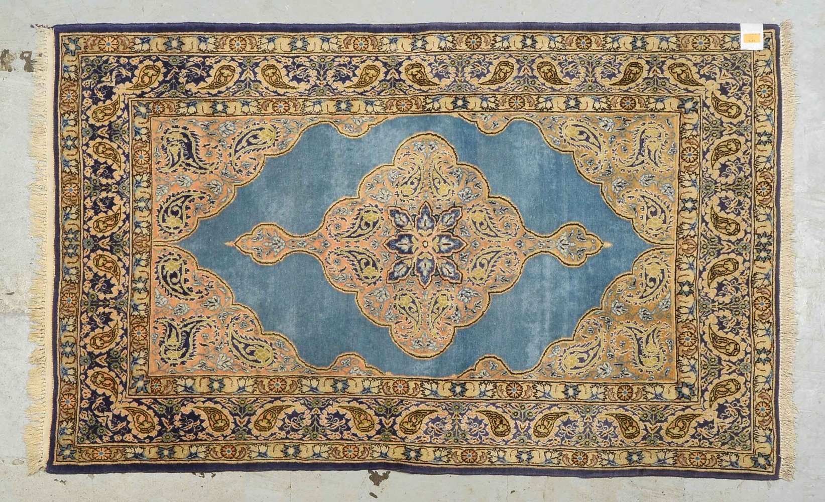 Ghom-Orientteppich, mittelfeine Knüpfung, Flor in gutem Zustand; Maße 163 x 103 cm