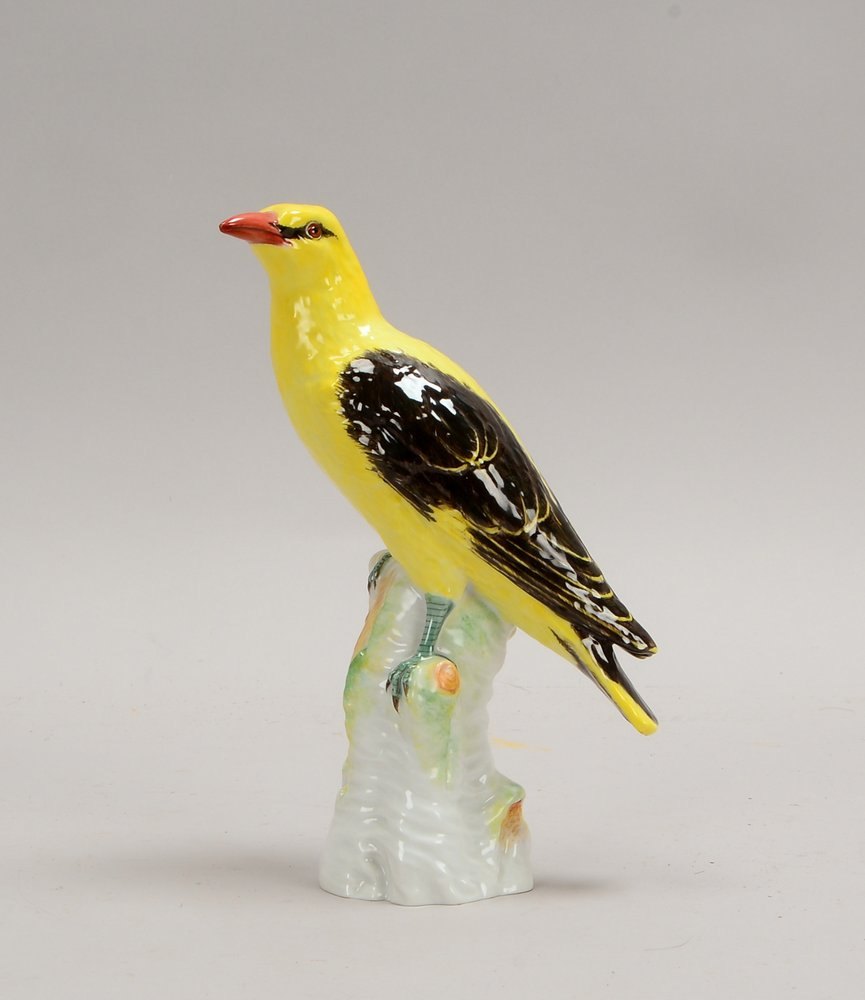 KPM Berlin (1920er J.), Porz.-Figur, 'Pirol auf Baumstamm', Entw. Joh.B. Pedrozzi