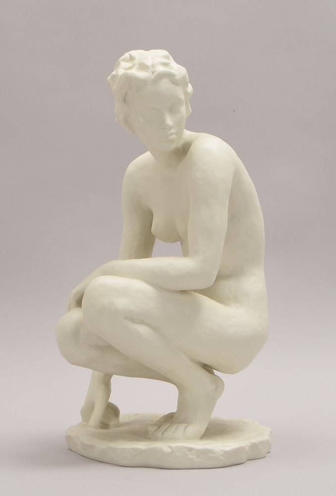 Rosenthal, Porzellanfigur, 'Die Hockende', Biskuitporzellan, Entwurf: Fritz Klimsch; Höhe 41 cm