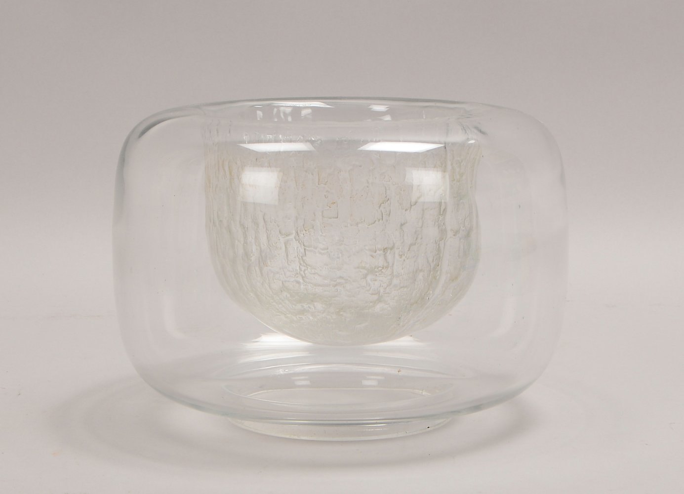 Iittala/Finnland, Designer-Glasschale, Entw. Timo Sarpaneva; Höhe 16 cm, Ø 22 cm