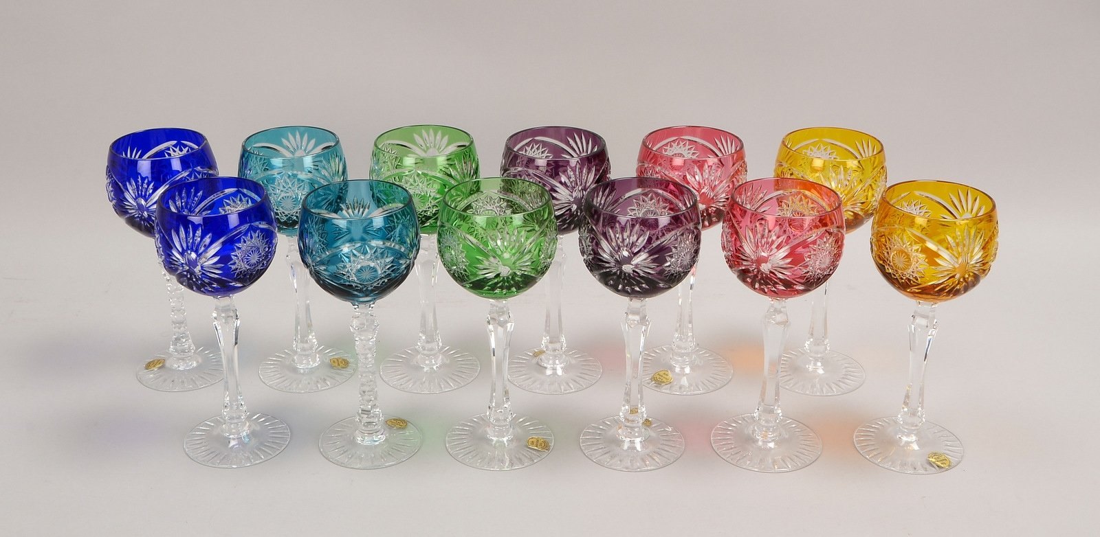 Weinrömer-Konvolut, Bleikristallglas geschliffen, verschiedenfarbig, 12 Stück; Höhe 19,5 cm