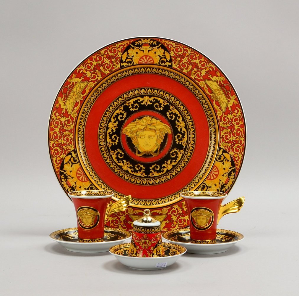 Rosenthal/Versace: Teller 'Medusa', 2x Kaffeetassen, 'Medusa Rosso', Schälchen und Glocke