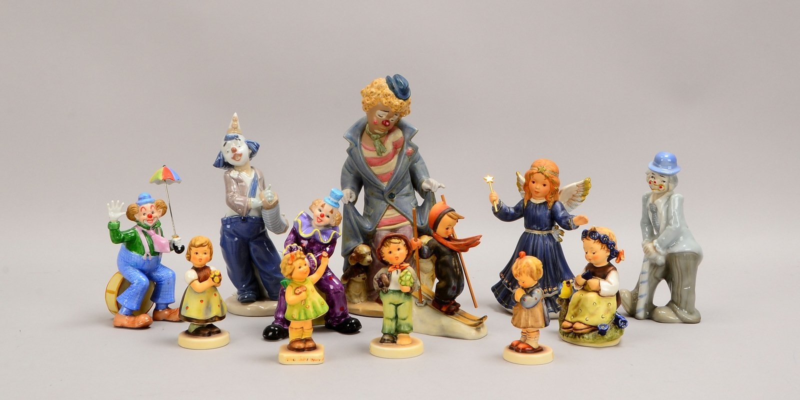 12 Porz.-Figuren: 7x Hummel/Goebel, und 5x 'Clowns' (versch. Manufakturen)