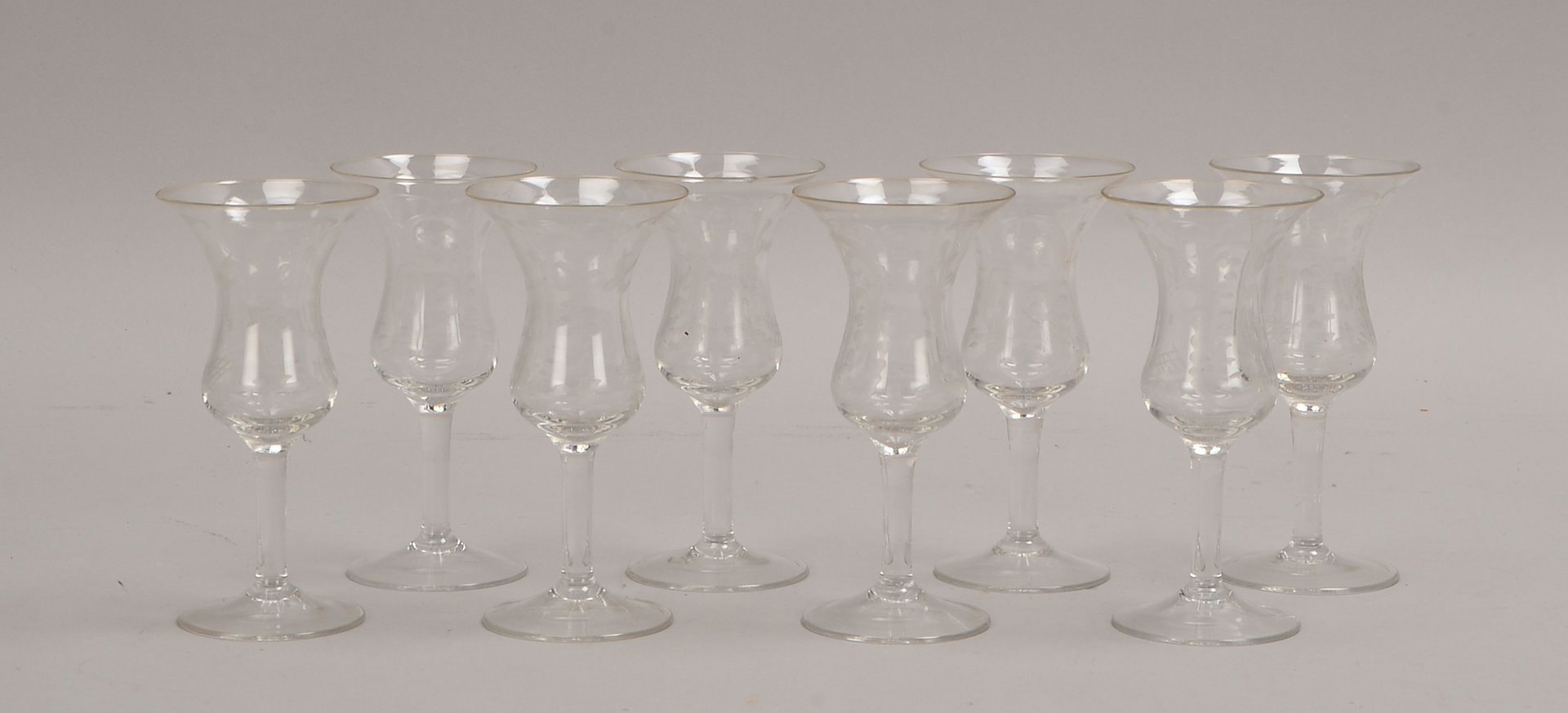 Satz Likörgläser, 8-teilig, Glas mit feiner Ätzung, 8 Stück; Höhe 12 cm