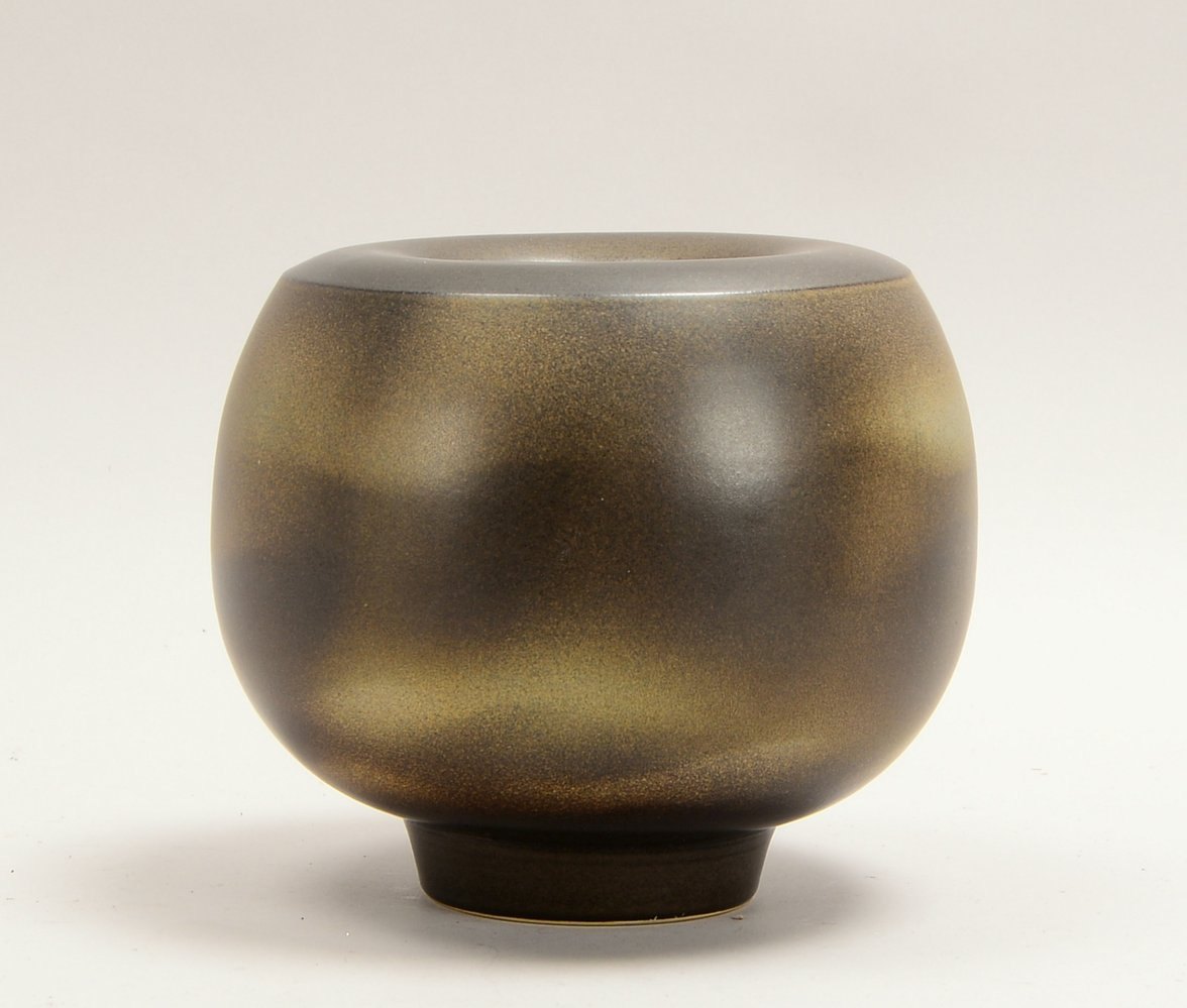 Zander, W., Künstler-Keramikvase, doppelwand. Ausf., mit Künstlersignet; Höhe 18 cm