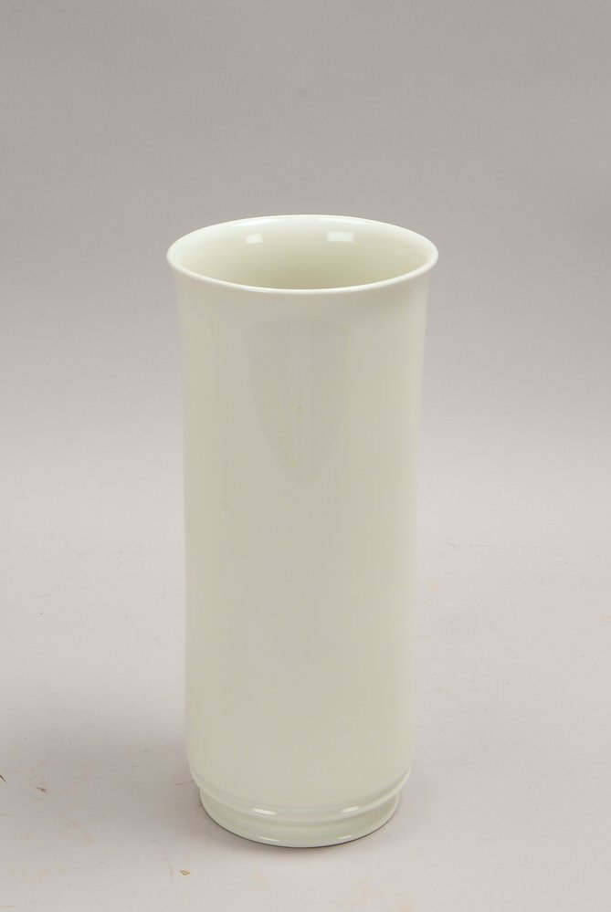 KPM Berlin (I. Wahl), große Porzellanvase, zylindrische Form; Höhe 31,5 cm