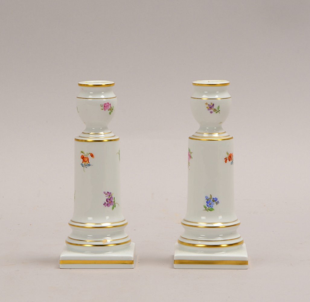 Meissen, Paar Kerzenleuchter, jeweils mit 'Streublümchen'-Dekor; Höhe 15,5 cm