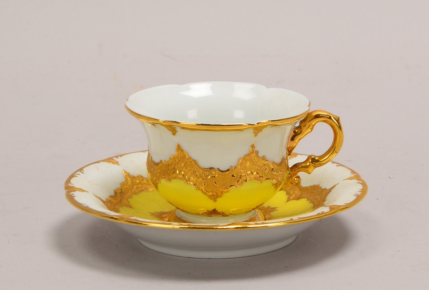 Meissen (I. Wahl), Mokkatasse mit Untertasse, 'B-Form' - einwandfreier Zustand