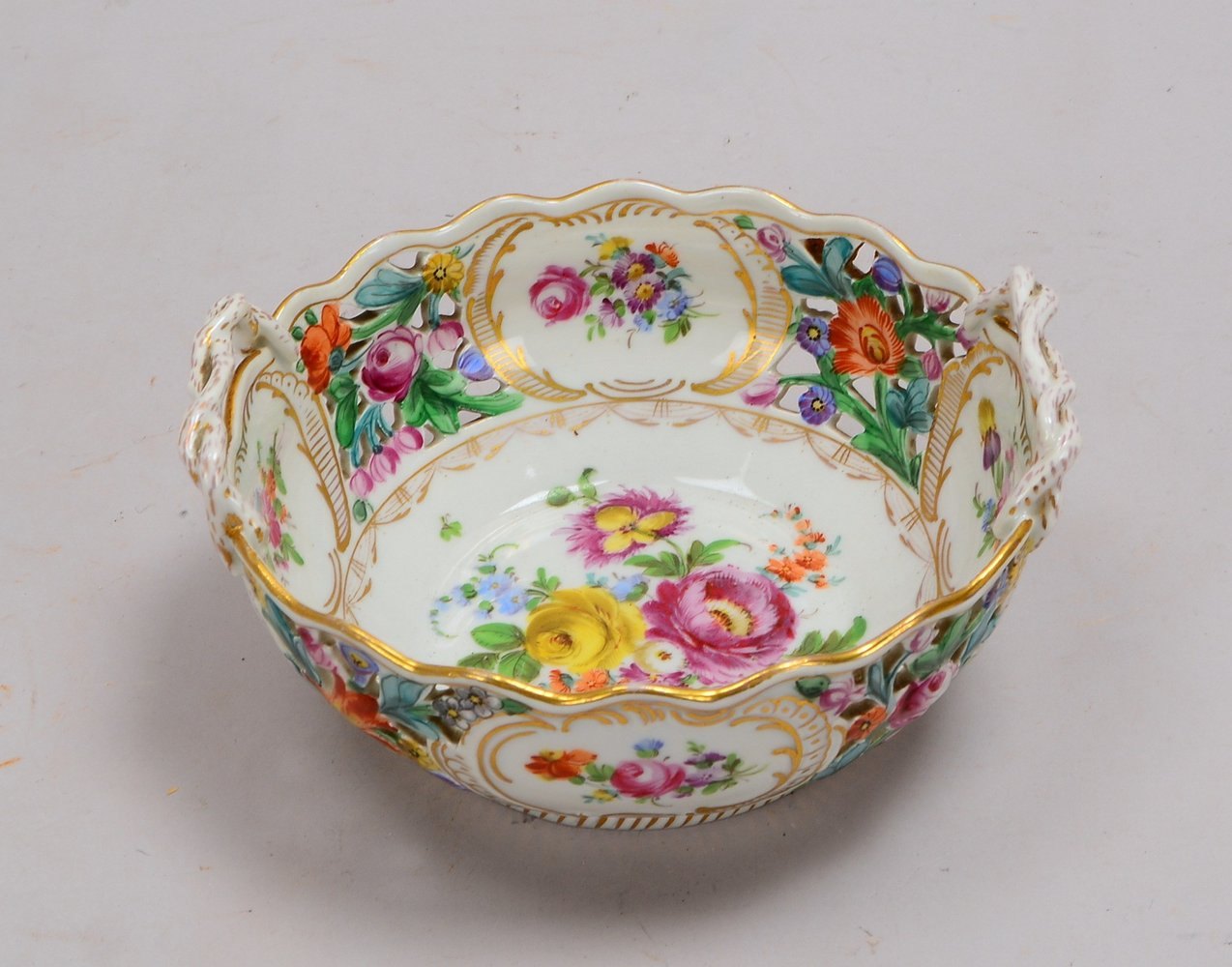 Potschappel, feine Durchbruchschale, mit Handbemalung; Höhe 9,5 cm, Ø 18,5 cm