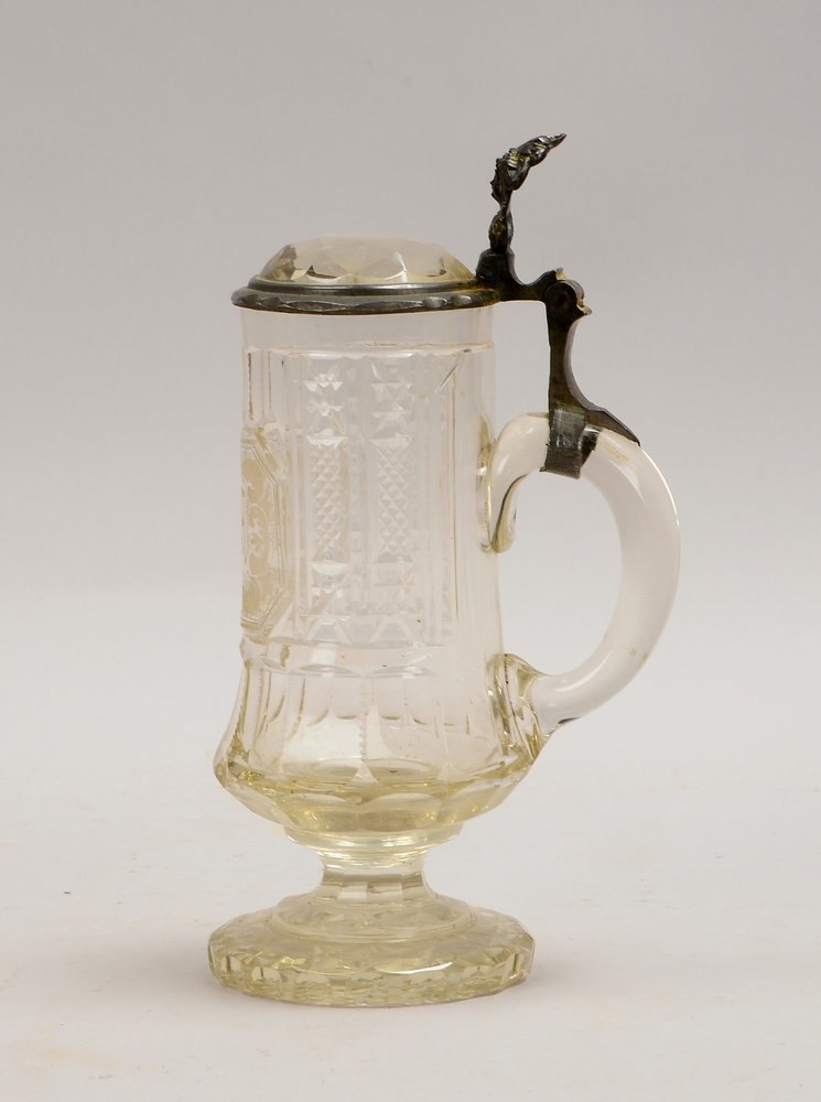 Antiker Deckelkrug, fac. Glas mit Zinnmontierung, schauseitig monogr. 'R.F.'
