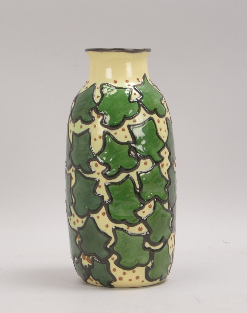 Kunsttöpferei Kandern, Vase mit Schlickermalerei, 'Eichblätter', H. 28,5 cm