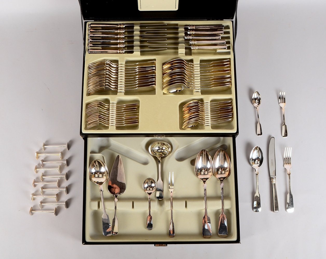 'Spanten'-Besteck, 925 Silber, für 12 Pers., 7x Vorlegeteile, und 10x Messerb.; Silbergew. 3.010 g