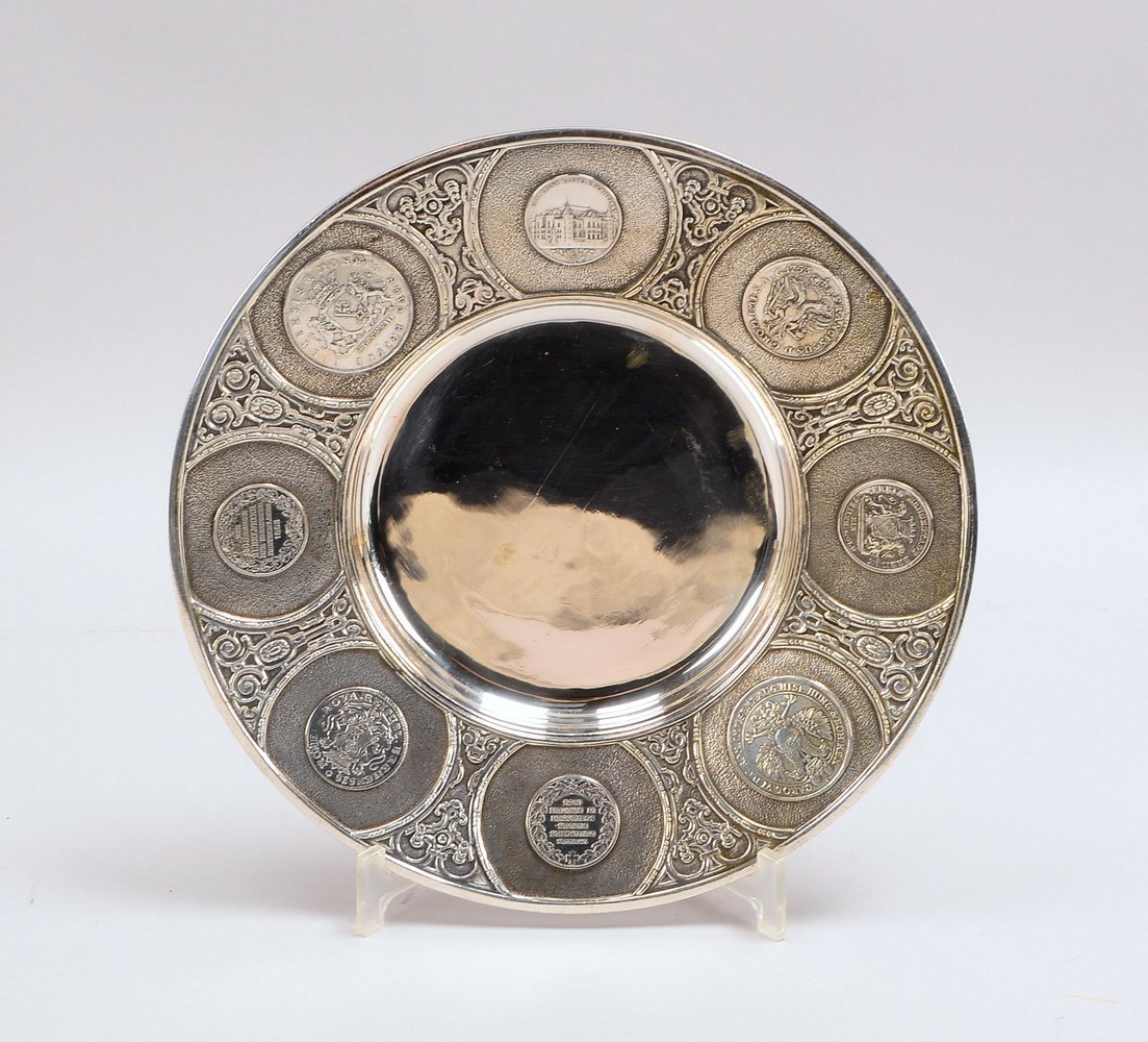 Münzteller, 800 Silber, mehrf. punziert, besetzt mit Bremer Münzen; Ø 27 cm, Gew. 852 g