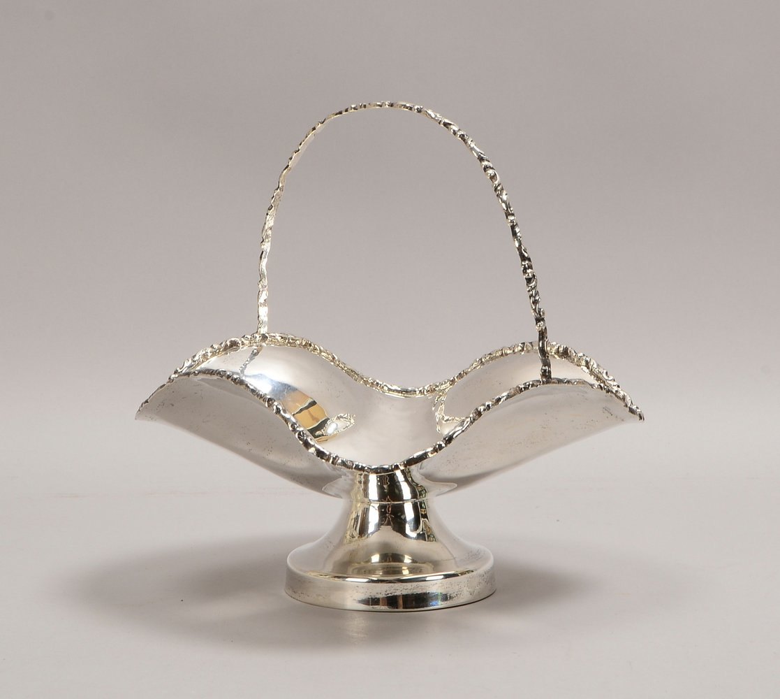 Henkelschale, 925 Silber, 4-passige Form; Höhe 23 cm, Gew. 546 g
