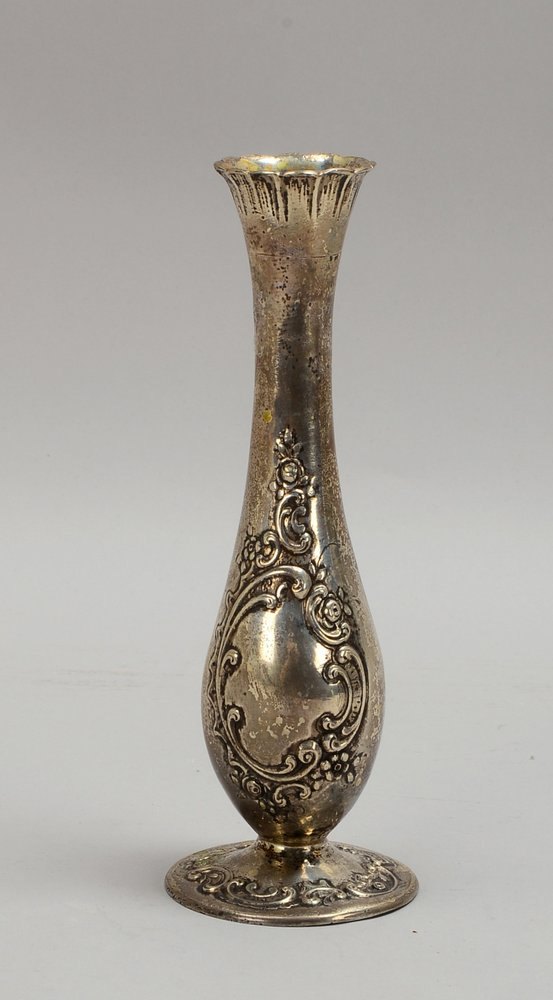Tischvase, 800 Silber, mehrf. punziert (u.a. Manufakturpunze 'Bekröntes A im Kreis'); Gew. 217 g
