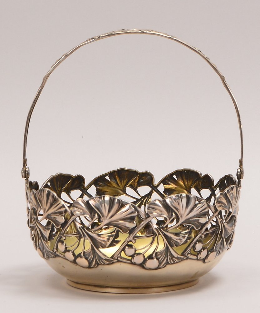 Henkelkorb (Jos. Kirscher), 800 Silber, floral durchbr. Wandung, korrespond. Henkel; Gew. 300 g