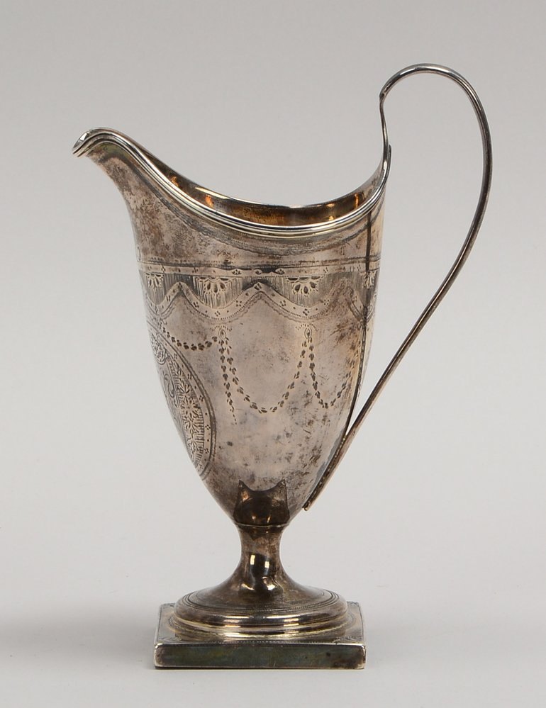 Antiker Sahnegießer (London, punziert 'P'), Sterlingsilber; Höhe 17 cm, Gew. 153 g