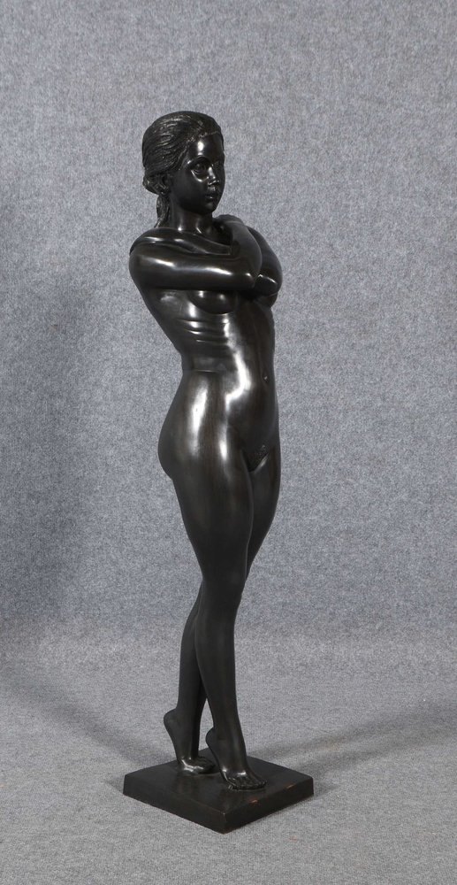 Bronzefigur, 'Stehender weibl. Akt' - mit vor der Brust gekreuzten Armen, unsign.