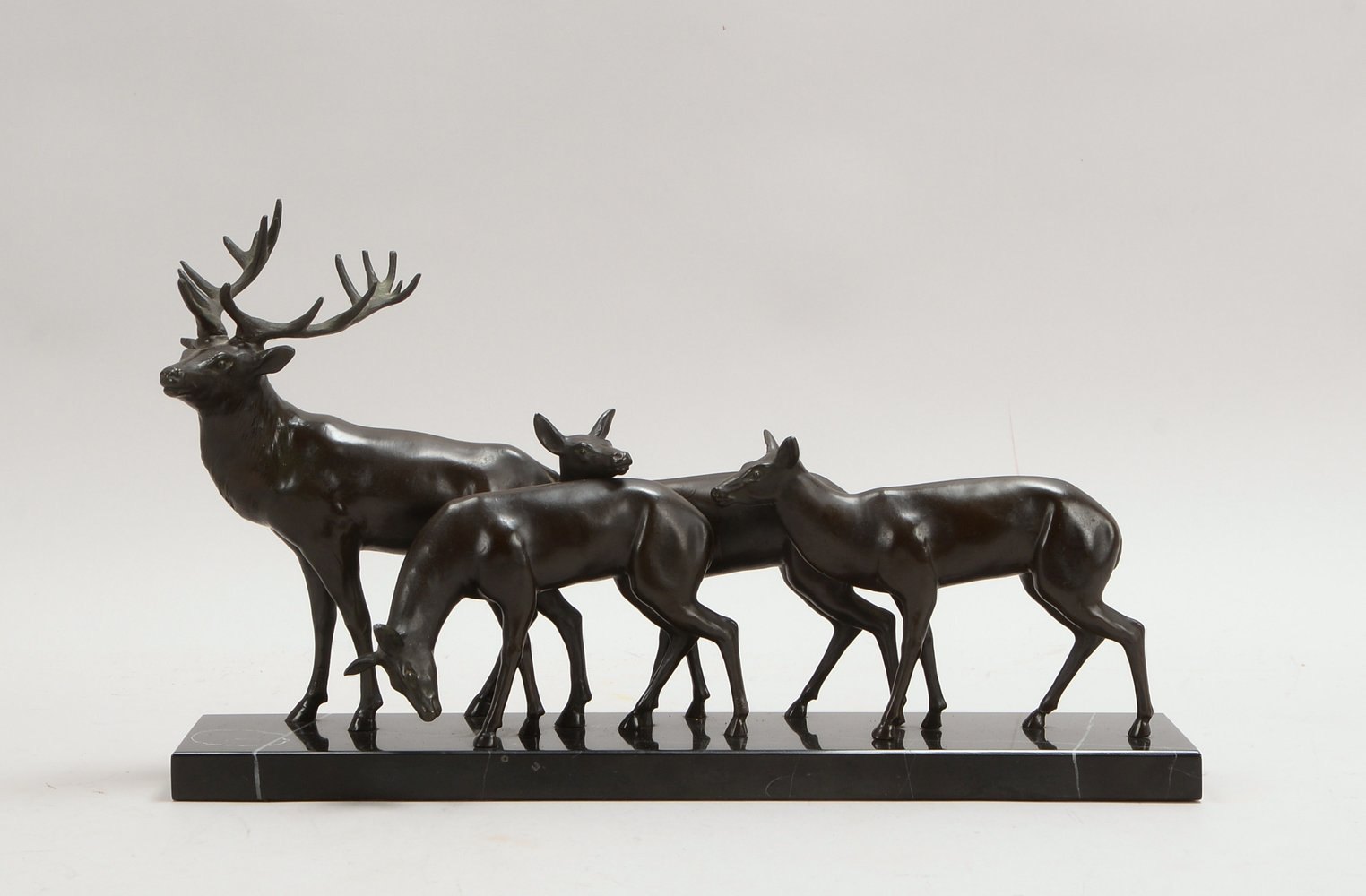 Figurengruppe, 'Hirschfamilie', Weißmetall bronziert, auf Marmorsockel