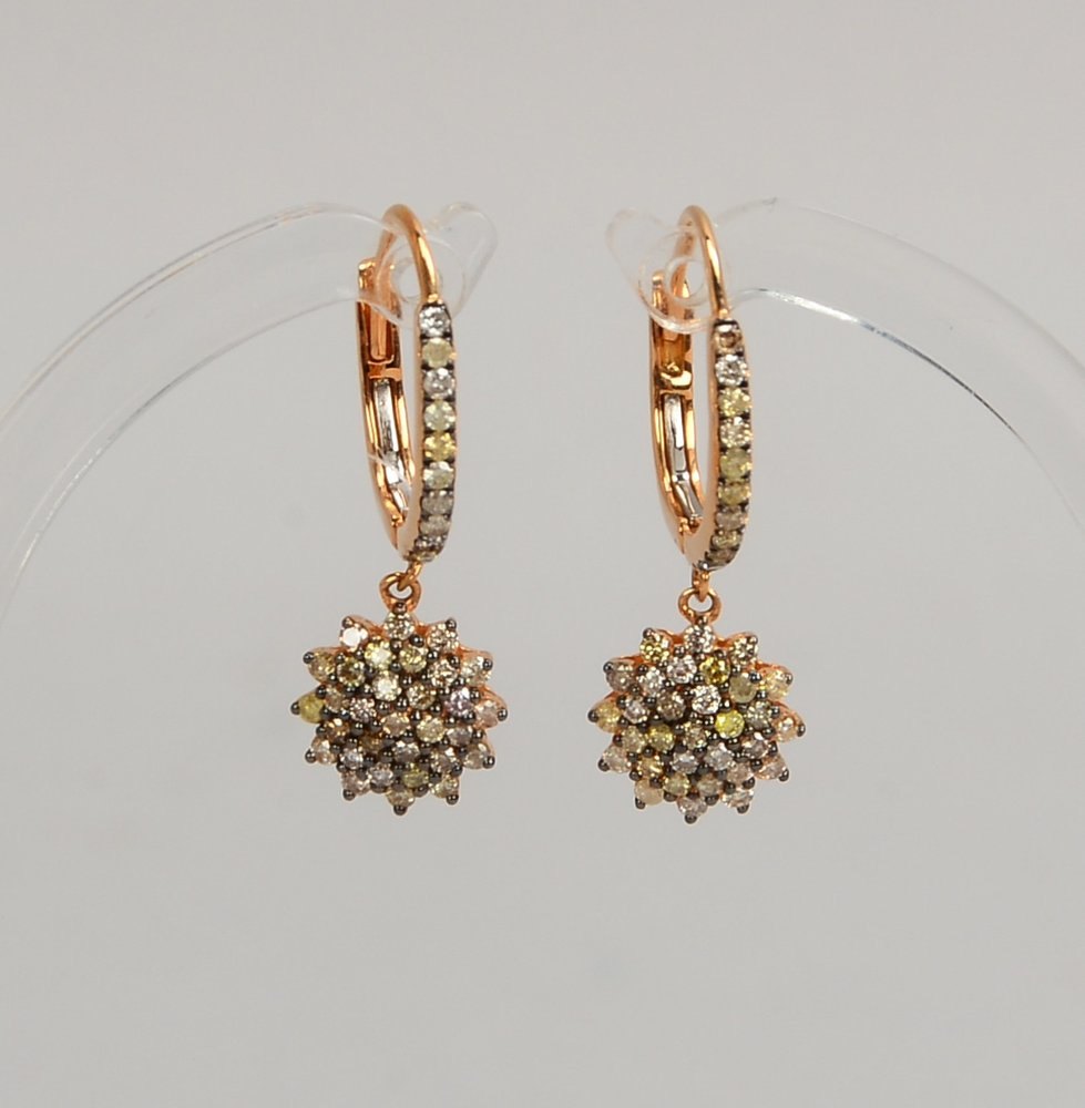 Paar Ohrhänger, 750 RG (gest.), vielf. Brillantbes./zus. 0,96 ct, teils farbabw.; Gew. 4 g