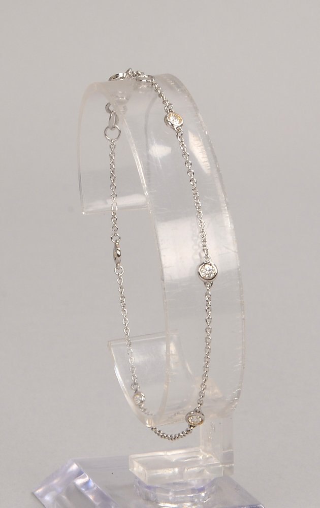 Armband/Armkettchen, 750 WG (gest.), mit 5x Brill./zus. ca. 0,30 ct; Gew. 1,75 g