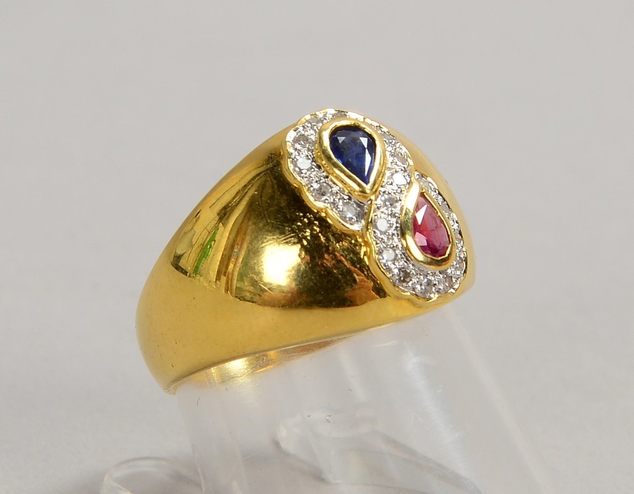 Ring, 750 GG (gest.), mit Saphir- und Rubintropfen und 20x Diam.; RG 55, Gew. 6,50 g