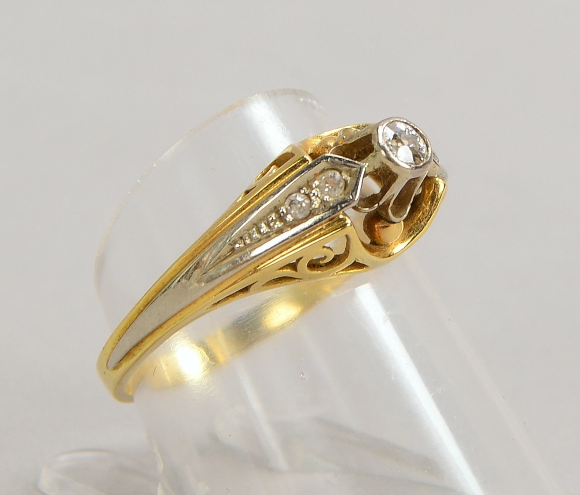Ring, 585 GG/WG (gest.), mit 5-fachem Diamantbesatz; RG 60, Gew. 3,30 g