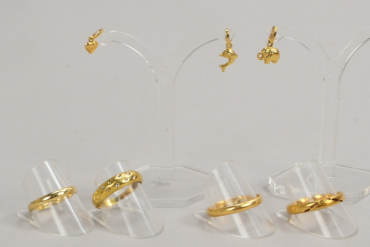 3x Anhänger und 3x Ringe, 585 GG, Gew. 10,50 g; und Ring, 333 GG, Gew. 1,50 g