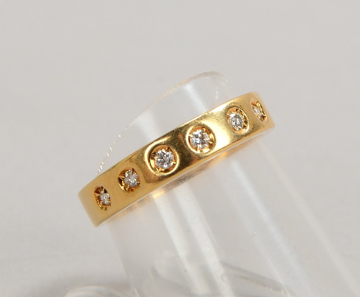 Christ-Ring, 585 WG (gest.), mit 7x kl. Brill./zus. ca. 0,14 ct, 'W-Si'; RG 52, Gew. 3,10 g