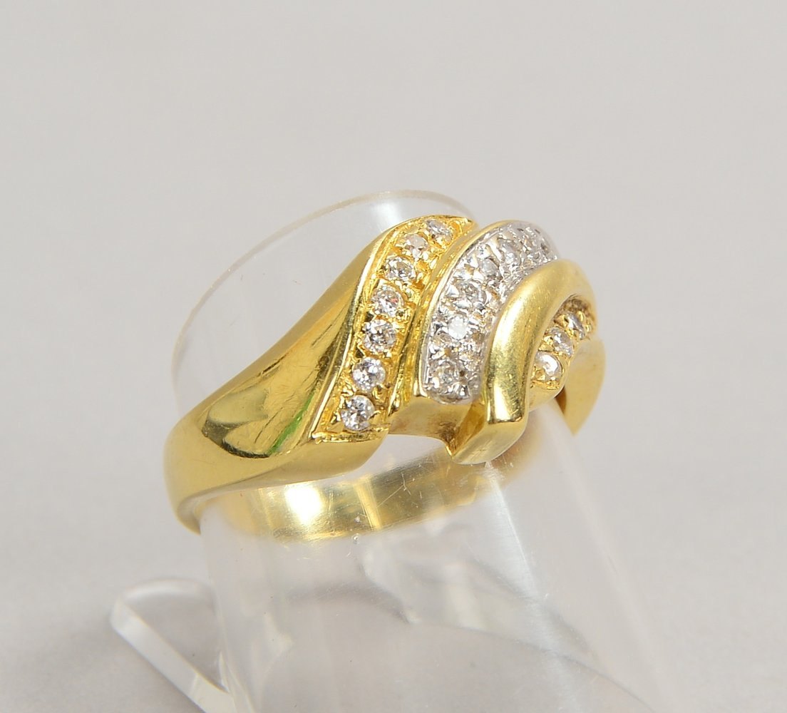 Ring, 585 GG (gest.), mit 17-fachem Zirkonbesatz; RG 58, Gew. 4,30 g