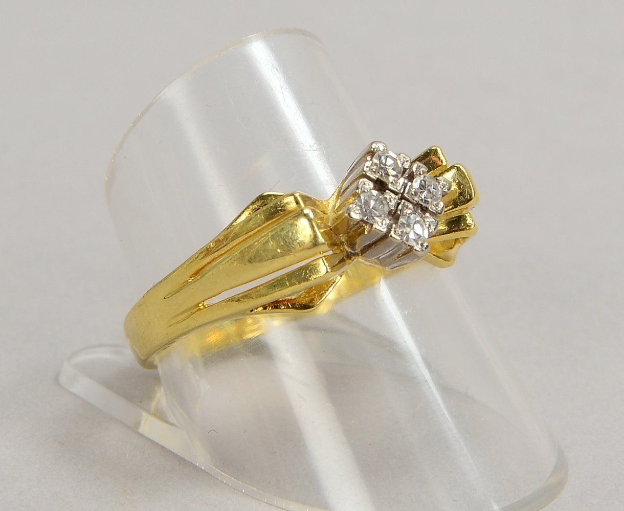 Ring, 585 GG (gest.), mit 4x Diam., Steine im Achtkantschliff; RG 60, Gew. 4,40 g