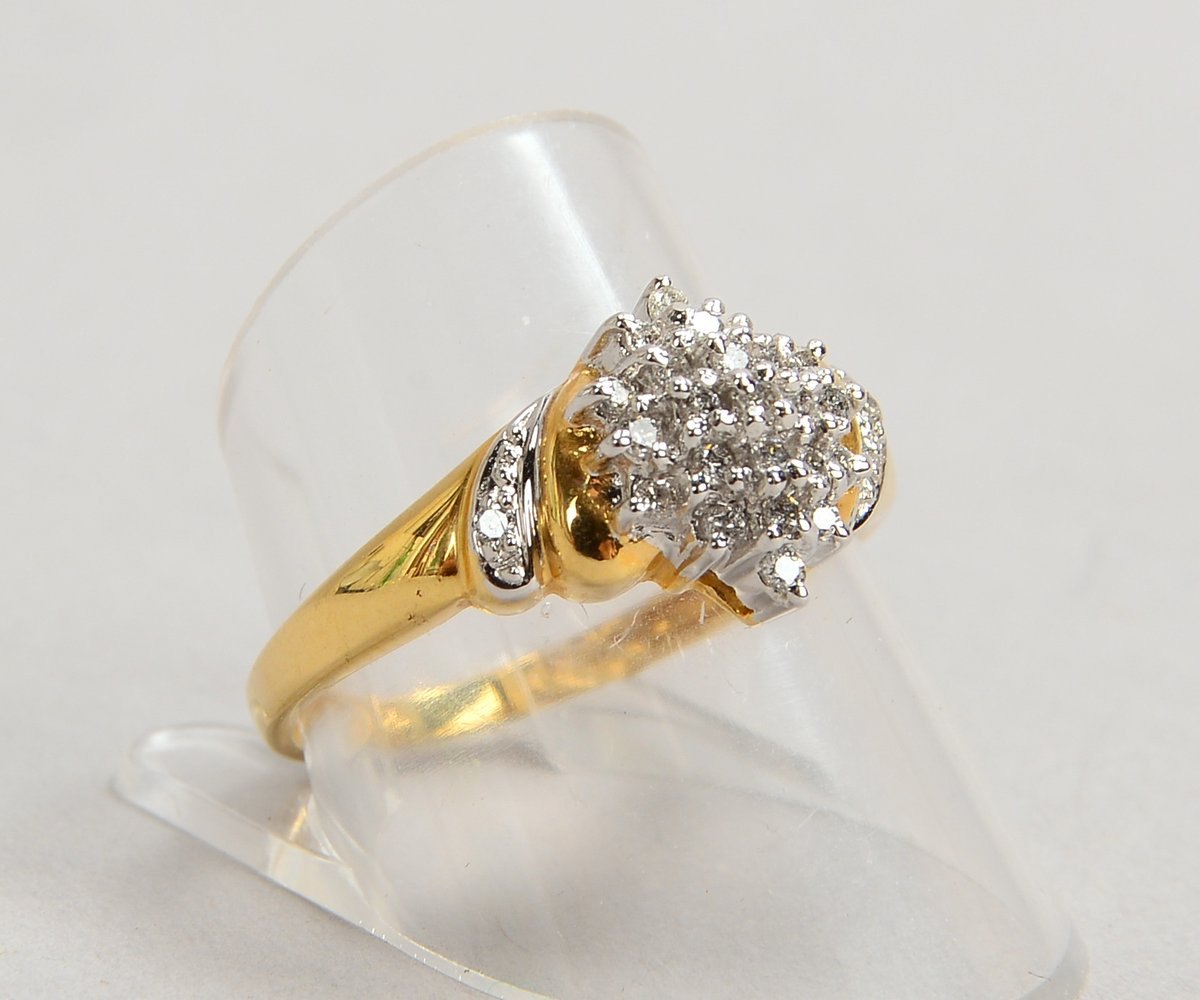Ring, 585 GG/WG (gest.), besetzt mit 25x kleinen Diamanten; RG 60, Gew. 3,20 g