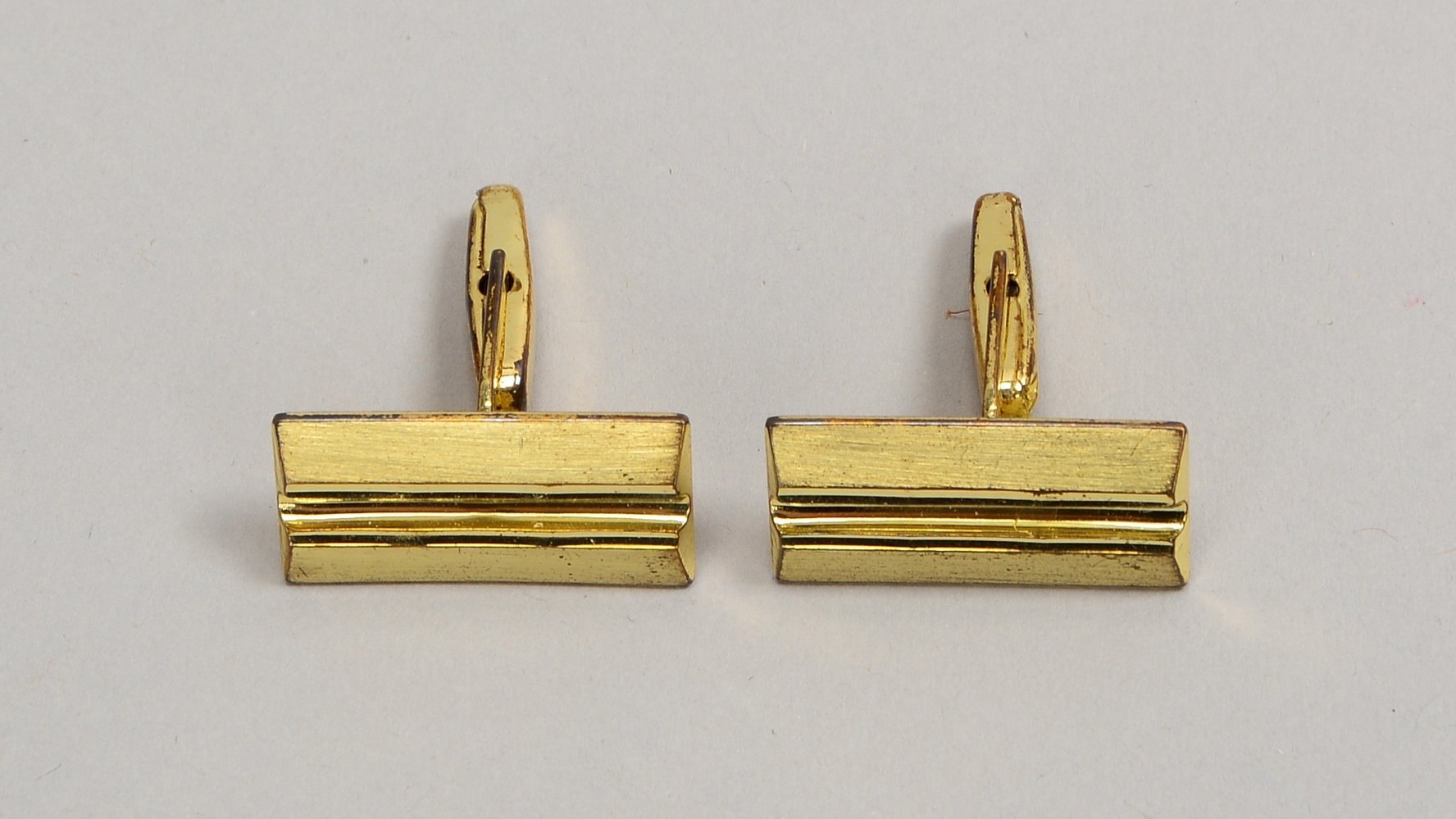 Paar Manschettenknöpfe, 333 GG (gest.), Maße Platte 11 x 25 mm, Gew. zus. 6,50 g